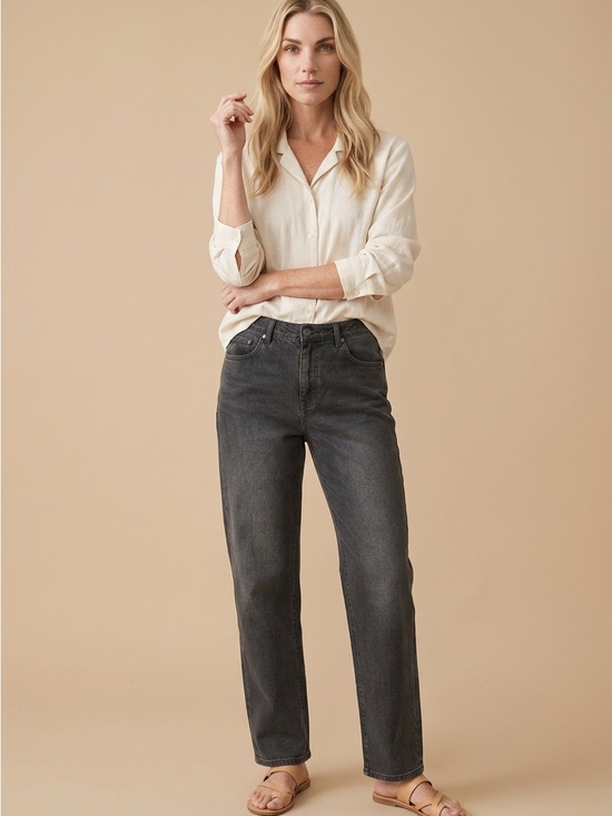 Levi's Denim - Levi's Black Washed Cropped Jeans